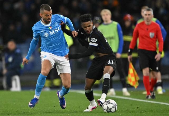 Chelsea's Brazilian midfielder #41 Estevao fights for the ball with Napoli's Italian defender #37 Leonardo Spinazzola during the UEFA Champions League - league phase day 8 football match between Napoli and Chelsea at the Diego Armando Maradona stadium in Naples on January 28, 2026. (Photo by Andreas SOLARO / AFP)