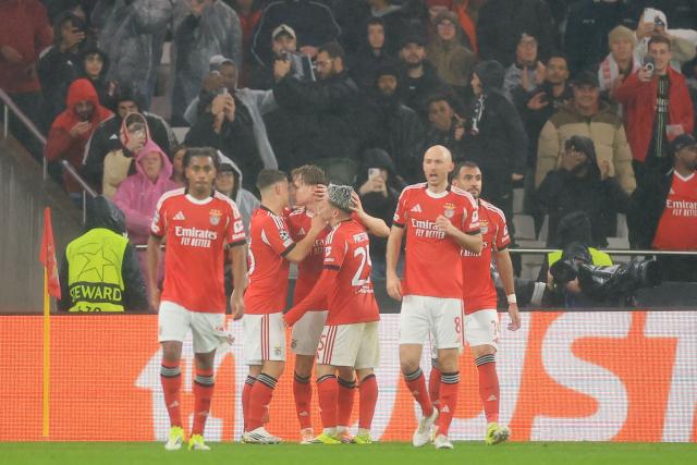 Benfica's Norwegian forward #21 Andreas Schjelderup (C) celebrates with teammates after scoring his team's third goal during the UEFA Champions League league phase day 8 football match between SL Benfica and Real Madrid CF at Estadio da Luz in Lisbon on January 28, 2026. (Photo by PATRICIA DE MELO MOREIRA / AFP)