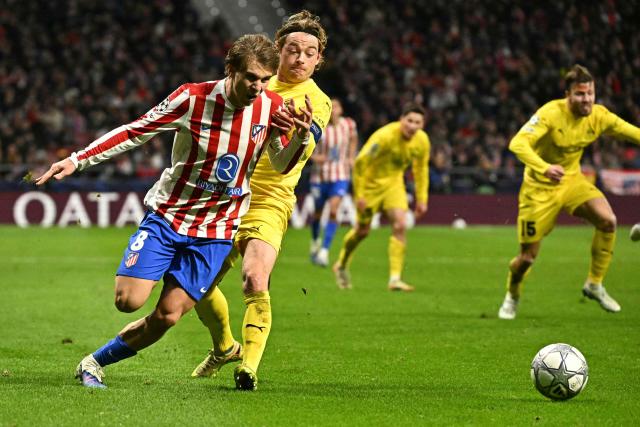 Atletico Madrid's Spanish midfielder #08 Pablo Barrios and Bodoe/Glimt's Norwegian midfielder #07 Patrick Berg fight for the ball during the UEFA Champions League league phase day 8 football match between Club Atletico de Madrid and Bodoe/Glimt at Metropolitano Stadium in Madrid on January 28, 2026. (Photo by JAVIER SORIANO / AFP)