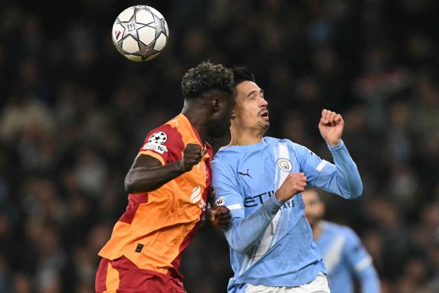 Galatasaray's Colombian defender #06 Davinson Sanchez (L) clashes heads with Manchester City's Dutch midfielder #04 Tijjani Reijnders during the UEFA Champions League football match between Manchester City and Galatasaray at the Etihad Stadium in Manchester, north west England, on January 28, 2026. (Photo by Oli SCARFF / AFP)