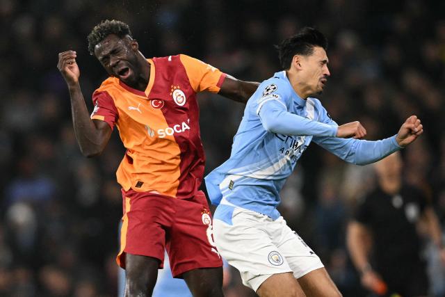 Galatasaray's Colombian defender #06 Davinson Sanchez (L) reacts after clashing heads with Manchester City's Dutch midfielder #04 Tijjani Reijnders  during the UEFA Champions League football match between Manchester City and Galatasaray at the Etihad Stadium in Manchester, north west England, on January 28, 2026. (Photo by Oli SCARFF / AFP)