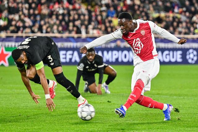 Monaco's Dutch defender #04 Jordan Teze (R) fights for the ball with Juventus' Brazilian defender #03 Bremer during the UEFA Champions League league phase day 8 football match between AS Monaco and Juventus at the Stade Louis II in the Principality of Monaco on January 28, 2026. (Photo by Frederic Dides / AFP)