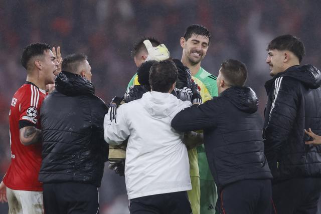 Real Madrid's Belgian goalkeeper #01 Thibaut Courtois hugs Benfica's Ukrainian goalkeeper #01 Anatoliy Trubin at the end of the UEFA Champions League league phase day 8 football match between SL Benfica and Real Madrid CF at Estadio da Luz in Lisbon on January 28, 2026. (Photo by FILIPE AMORIM / AFP)