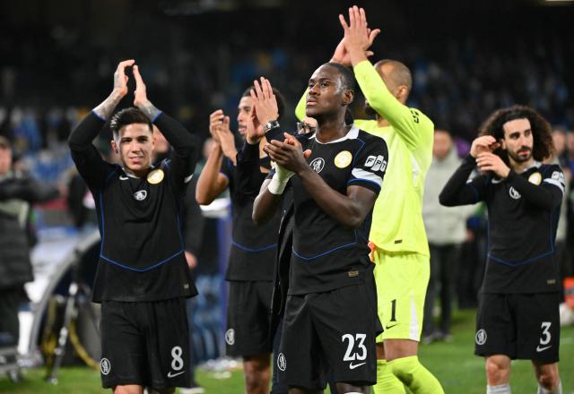 Chelsea's English defender #23 Trevoh Chalobah and Chelsea's Argentinian midfielder #08 Enzo Fernandez celebrates with teammates after winning the UEFA Champions League - league phase day 8 football match between Napoli and Chelsea at the Diego Armando Maradona stadium in Naples on January 28, 2026. (Photo by Alberto PIZZOLI / AFP)