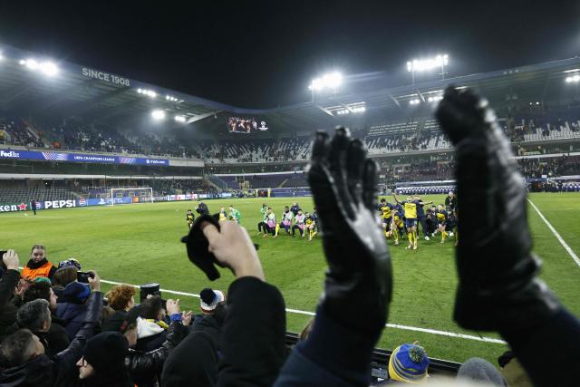 Royale Union Saint-Gilloise's players celebrate after winning the UEFA Champions League - League phase, Matchday 8 - football match between Royale Union Saint-Gilloise and Atalanta BC at the RSC Anderlecht Stadium in Brussels, on January 28, 2026. (Photo by SIMON WOHLFAHRT / AFP)