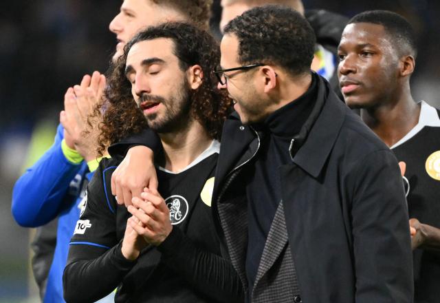 Chelsea's English head coach Liam Rosenior celebrates with Chelsea's Spanish defender #03 Marc Cucurella after winning the UEFA Champions League - league phase day 8 football match between Napoli and Chelsea at the Diego Armando Maradona stadium in Naples on January 28, 2026. (Photo by Alberto PIZZOLI / AFP)