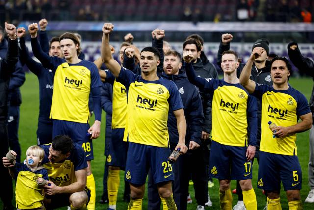 Royale Union Saint-Gilloise's players celebrate after winning the UEFA Champions League - League phase, Matchday 8 - football match between Royale Union Saint-Gilloise and Atalanta BC at the RSC Anderlecht Stadium in Brussels, on January 28, 2026. (Photo by SIMON WOHLFAHRT / AFP)