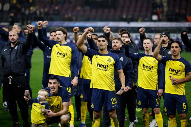 Royale Union Saint-Gilloise's players celebrate after winning the UEFA Champions League - League phase, Matchday 8 - football match between Royale Union Saint-Gilloise and Atalanta BC at the RSC Anderlecht Stadium in Brussels, on January 28, 2026. (Photo by SIMON WOHLFAHRT / AFP)