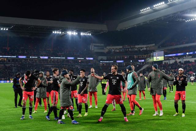 Bayern Munich's players celebrate after winning the UEFA Champions League league phase day 8 football match between PSV Eindhoven and Bayern Munich at Philips Stadion in Eindhoven on January 28, 2026. (Photo by JOHN THYS / AFP)
