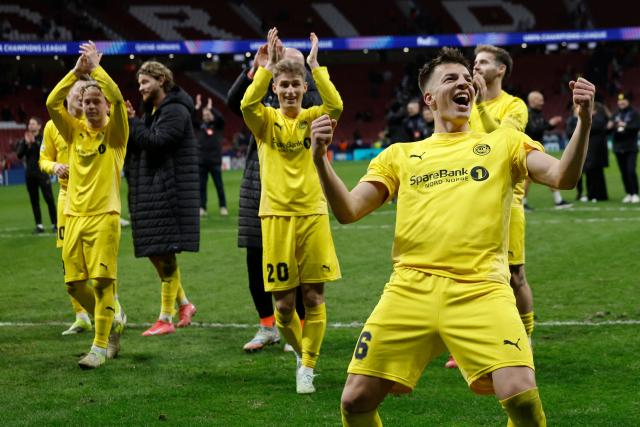 Bodoe/Glimt players celebrate their victory at the end of the UEFA Champions League league phase day 8 football match between Club Atletico de Madrid and Bodoe/Glimt at Metropolitano Stadium in Madrid on January 28, 2026. (Photo by Oscar DEL POZO / AFP)