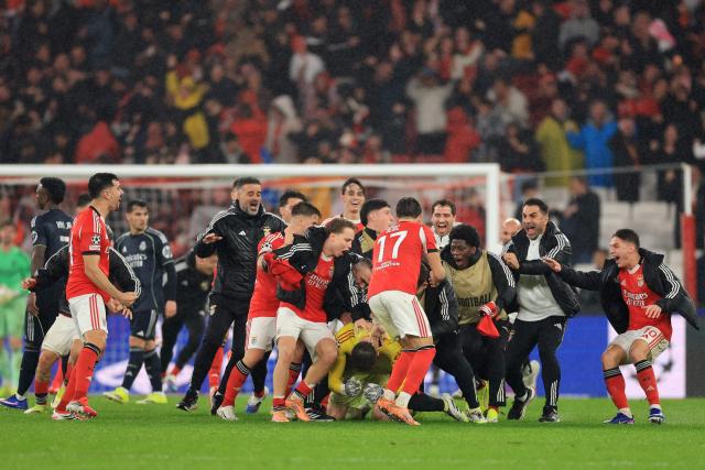 Benfica's Ukrainian goalkeeper #01 Anatoliy Trubin (C-bottom) celebrates after scoring his team's fourth goal during the UEFA Champions League league phase day 8 football match between SL Benfica and Real Madrid CF at Estadio da Luz in Lisbon on January 28, 2026. (Photo by PATRICIA DE MELO MOREIRA / AFP)