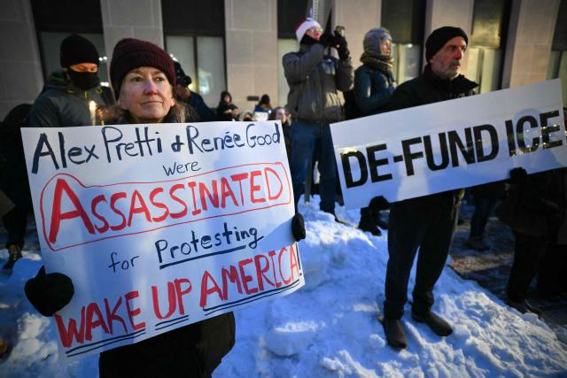 Activists take part in a vigil for Alex Pretti outside of the US Department of Veteran Affairs in Washington, DC on January 28, 2026. Pretti, an intensive care nurse for the Department of Veterans Affairs, was killed on January 24, 2026 by federal agents in Minneapolis, Minnesota. US President Donald Trump said on January 27 that he would "de-escalate a little bit" in Minneapolis after the fatal shootings of two civilians fueled a storm of criticism over his signature immigration crackdown. Trump's "border czar" Tom Homan met with officials in the city as the Republican attempted damage control after the killing by immigration agents of Pretti on January 24. (Photo by Mandel NGAN / AFP)
