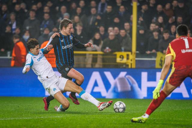 Club Brugge's Belgian forward #17 Romeo Vermant (C) fights for the ball with Marseille's Maroccan defender #21 Nayef Aguerd (L)  during the UEFA Champions League, league phase day 8, football match between Club Brugge KV and Olympique de Marseille, at the Jan Breydel Stadium in Bruges on January 28, 2026. (Photo by KURT DESPLENTER / BELGA / AFP) / Belgium OUT