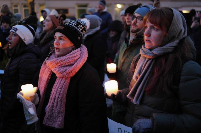 People hold candles during a vigil for Alex Pretti outside of the US Department of Veteran Affairs in Washington, DC on January 28, 2026. Pretti, an intensive care nurse for the Department of Veterans Affairs, was killed on January 24, 2026 by federal agents in Minneapolis, Minnesota. US President Donald Trump said on January 27 that he would "de-escalate a little bit" in Minneapolis after the fatal shootings of two civilians fueled a storm of criticism over his signature immigration crackdown. Trump's "border czar" Tom Homan met with officials in the city as the Republican attempted damage control after the killing by immigration agents of Pretti on January 24. (Photo by Mandel NGAN / AFP)