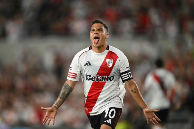 River Plate's Colombian midfielder #10 Juan Fernando Quintero celebrates scoring his team's first goal during the Argentine Professional Football League 2026 Apertura Tournament match between River Plate and Gimnasia y Esgrima La Plata at the Mas Monumental Stadium in Buenos Aires on January 28, 2026. (Photo by Luis ROBAYO / AFP)