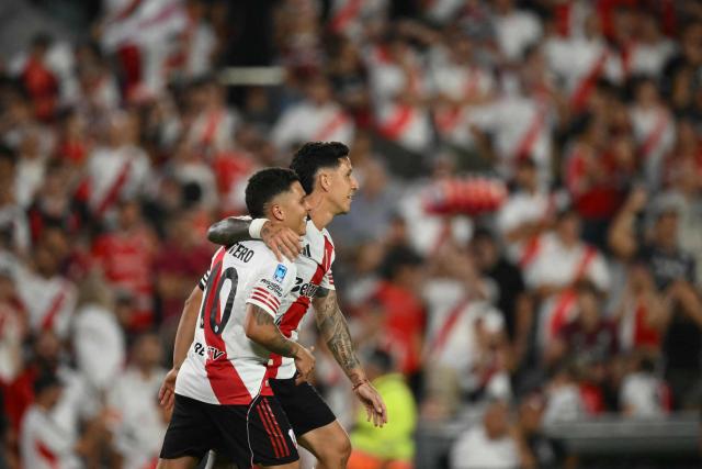River Plate's Colombian midfielder #10 Juan Fernando Quintero celebrates scoring his team's second goal during the Argentine Professional Football League 2026 Apertura Tournament match between River Plate and Gimnasia y Esgrima La Plata at the Mas Monumental Stadium in Buenos Aires on January 28, 2026. (Photo by Luis ROBAYO / AFP)