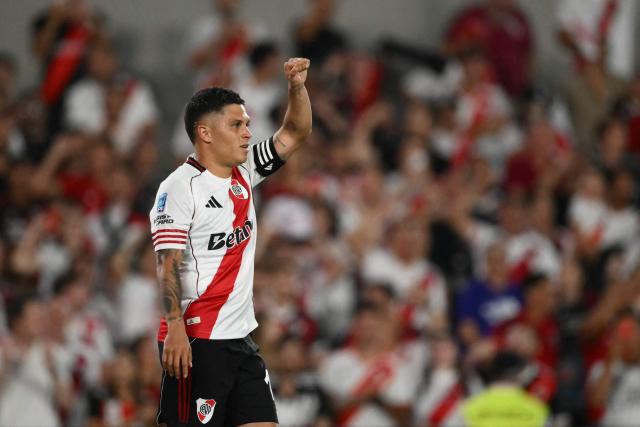 River Plate's Colombian midfielder #10 Juan Fernando Quintero celebrates scoring his team's second goal during the Argentine Professional Football League 2026 Apertura Tournament match between River Plate and Gimnasia y Esgrima La Plata at the Mas Monumental Stadium in Buenos Aires on January 28, 2026. (Photo by Luis ROBAYO / AFP)