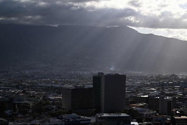 This view shows the city of San Jose on January 28, 2026. Right-wing politician Laura Fernandez appears set to win Costa Rica's presidential election in the first round, according to two opinion polls published on January 21. (Photo by Marvin RECINOS / AFP)