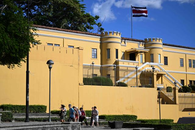 Tourists walk next to the National Museum in San Jose on January 28, 2026. Right-wing politician Laura Fernandez appears set to win Costa Rica's presidential election in the first round, according to two opinion polls published on January 21. (Photo by Marvin RECINOS / AFP)