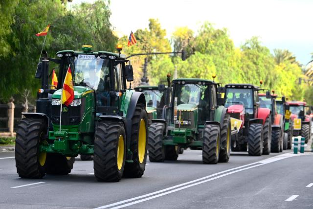 Tractors march during a farmers protest against the EU-Mercosur trade deal and the economic pressures facing the agricultural sector in Valencia, on January 29, 2026. (Photo by Jose JORDAN / AFP)