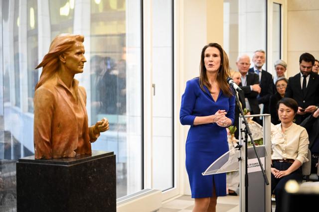 Belgium's former prime minister Sophie Wilmes (R) delivers a speech during the unveiling of a bust statue in her effigy at the House of Representatives in Brussels, on January 29, 2026. The bust of Wilmes will be placed in the Forum building, alongside those of her predecessors, Di Rupo, Van Rompuy, and Leterme. (Photo by ELIAS ROM / Belga / AFP) / Belgium OUT