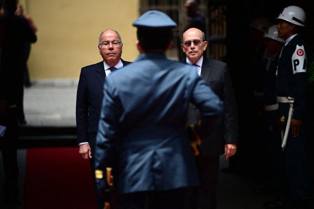 Peru's Foreign Minister Hugo de Zela (R) welcomes Brazil's Foreign Minister Mauro Viera before a meeting at Torre Tagle Palace in Lima on January 29, 2026. (Photo by ERNESTO BENAVIDES / AFP)