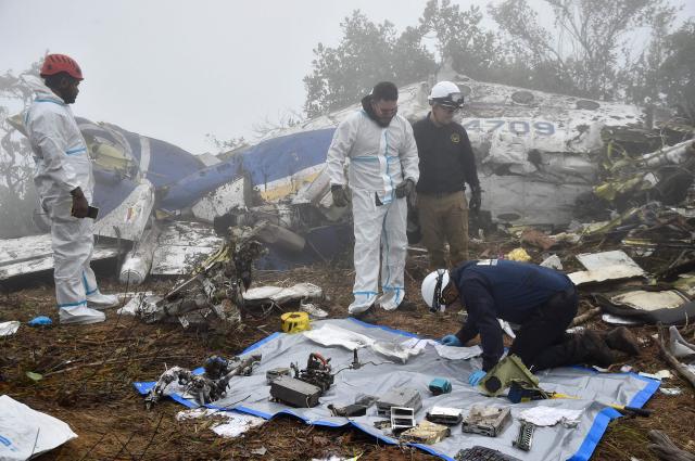 Search and rescue personnel work by the wreckage of a plane that crashed, killing 15 people, in La Playa de Belen municipality, Norte de Santander department, Colombia, on January 29, 2026. A twin-propeller aircraft carrying 15 people, including a Colombian lawmaker, crashed in a mountainous region near the Venezuelan border on January 28, killing all passengers and crew, according to authorities in Bogota. The plane took off from the Colombian border city of Cucuta and lost contact with air traffic control shortly before it was due to land in nearby Ocana around noon. (Photo by Schneyder Mendoza / AFP)