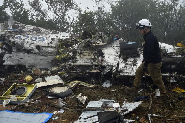 Search and rescue personnel work alongside the wreckage of a plane that crashed, killing 15 people, in La Playa de Belen municipality, Norte de Santander department, Colombia, on January 29, 2026. A twin-propeller aircraft carrying 15 people, including a Colombian lawmaker, crashed in a mountainous region near the Venezuelan border on January 28, killing all passengers and crew, according to authorities in Bogota. The plane took off from the Colombian border city of Cucuta and lost contact with air traffic control shortly before it was due to land in nearby Ocana around noon. (Photo by Schneyder Mendoza / AFP)
