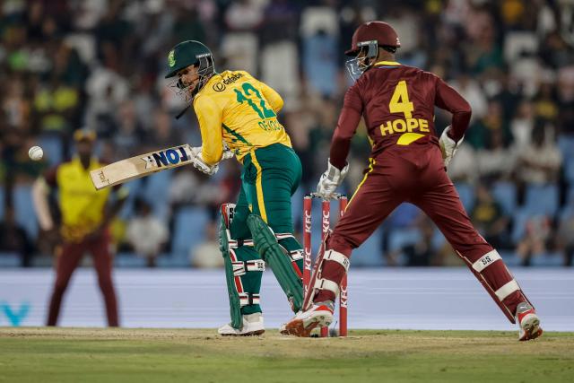 West Indies' wicketkeeper Shai Hope (R) reacts as South Africa's Quinton de Kock (C) watches the ball after playing a shot during the second Twenty20 international cricket match between South Africa and West Indies at SuperSport Park in Centurion on January 29, 2026. (Photo by PHILL MAGAKOE / AFP)