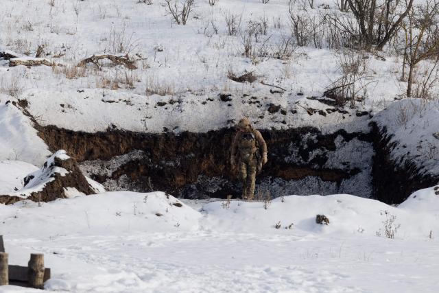 A Ukrainian serviceman of the 18th Sloviansk Brigade of the National Guard of Ukraine participates in training at an undisclosed location in Donetsk region on January 28, 2026, amid the Russian invasion of Ukraine. (Photo by Tetiana DZHAFAROVA / AFP)