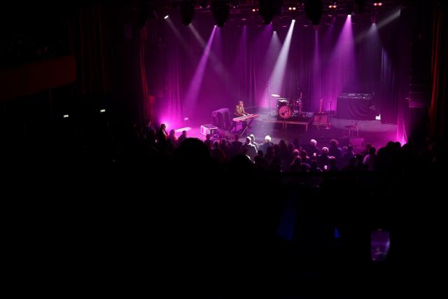 French singer Jeanne Cherhal performs during a Reporters Without Borders (RSF) evening in solidarity with jailed French sports journalist Christophe Gleizes at Bataclan music hall in Paris on January 29, 2026. Gleizes was arrested in May 2024 while travelling to northeastern Algeria's Kabylia region to write about the country's most decorated football club, Jeunesse Sportive de Kabylie. (Photo by STEPHANE DE SAKUTIN / AFP)