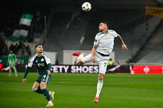 Roma's Italian midfielder #07 Lorenzo Pellegrini (R) controls the ball during the UEFA Europa League - League phase, Matchday 8 - football match between Panathinaikos FC and AS Roma at the Olympic Stadium in Athens on January 29, 2026. (Photo by Aris MESSINIS / AFP)