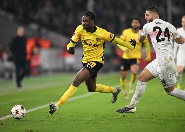 Young Boys' Ivorian forward #29 Chris Bedia (L) and Stuttgart's German defender #24 Jeff Chabot vie for the ball during the UEFA Europa League Group first round day 8 football match between VfB Stuttgart and Young Boys in Stuttgart, on January 29, 2026. (Photo by THOMAS KIENZLE / AFP)