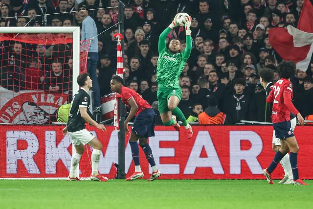 SC Freiburg's German goalkeeper #01 Noah Atubolu (C) makes a save during the UEFA Europa League - League phase, Matchday 8 - football match between LOSC Lille and SC Freiburg at the Pierre Mauroy Stadium in Villeneuve d'Ascq, northern France, on January 29, 2026. (Photo by Sameer Al-DOUMY / AFP)