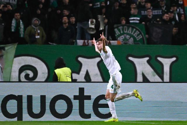 PRoma's polish defender #24 Jan Ziolkowski (R) celebrates scoring his team's first goal during the UEFA Europa League - League phase, Matchday 8 - football match between Panathinaikos FC and AS Roma at the Olympic Stadium in Athens on January 29, 2026. (Photo by Aris MESSINIS / AFP)
