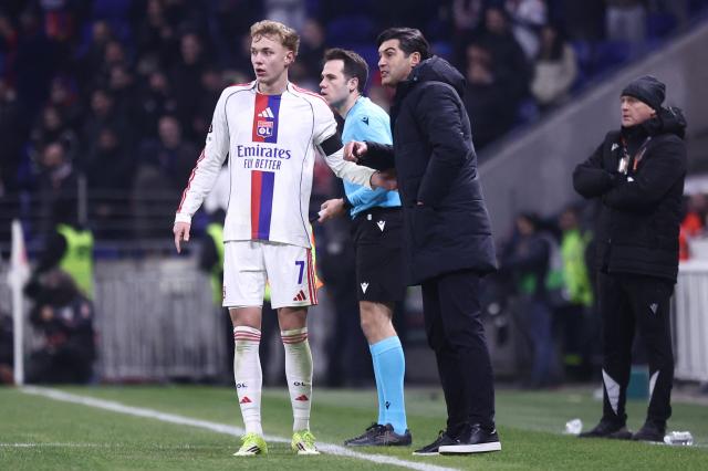 Lyon's Portuguese head coach Paulo Fonseca (R) gives instructions to Lyon's Czech midfielder #07 Adam Karabec (L) from the touchline during the UEFA Europa League - League phase, Matchday 8 - football match between Olympique Lyonnais (OL) and PAOK FC at the Groupama Stadium in Lyon, central-eastern France, on January 29, 2026. (Photo by Alex MARTIN / AFP)