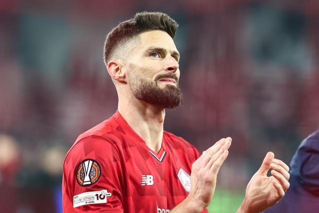 Lille's French forward #09 Olivier Giroud acknowledges supporters at the end of the UEFA Europa League - League phase, Matchday 8 - football match between LOSC Lille and SC Freiburg at the Pierre Mauroy Stadium in Villeneuve d'Ascq, northern France, on January 29, 2026. (Photo by Sameer Al-DOUMY / AFP)