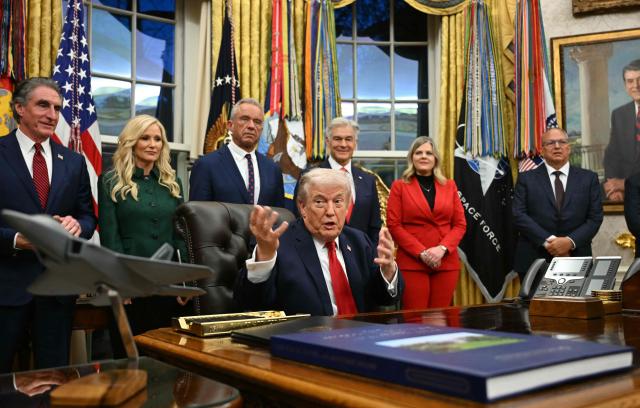(L-R) US Secretary of the Interior Doug Burgum, Kathryn Burgum, US Secretary of Health and Human Services Robert F. Kennedy Jr., Medicare and Medicaid Administrator Mehmet Oz look on as US President Donald Trump signs the “Great American Recovery Initiative” aimed at combating addiction and substance abuse in the Oval Office of the White House in Washington, DC, on January 29, 2026. (Photo by Brendan SMIALOWSKI / AFP)