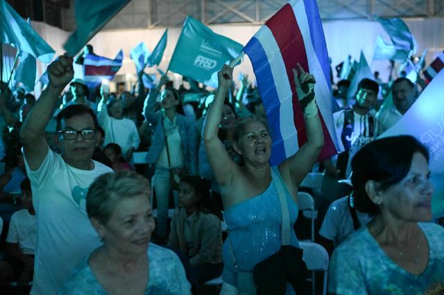 Supporters of Costa Rica’s Sovereign People party presidential candidate Laura Fernandez attends her campaign closing event in San Jose on January 29, 2026. Costa Rica will hold a presidential election on February 1, 2026. (Photo by Marvin RECINOS / AFP)