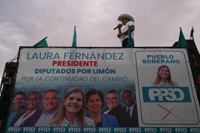 A supporter of Costa Rica’s Sovereign People party presidential candidate Laura Fernandez attends her campaign closing event in San Jose on January 29, 2026. Costa Rica will hold a presidential election on February 1, 2026. (Photo by Marvin RECINOS / AFP)