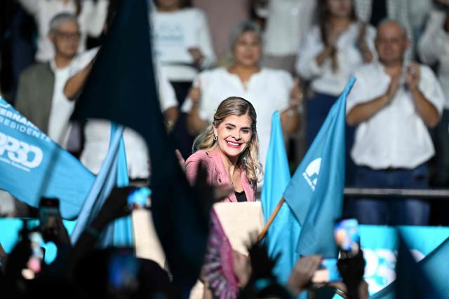 Costa Rica's presidential candidate of the Sovereign People party, Laura Fernandez, cheers supporters during her closing campaign in San Jose on January 29, 2026. Costa Rica will hold a presidential election on February 1, 2026. (Photo by Marvin RECINOS / AFP)