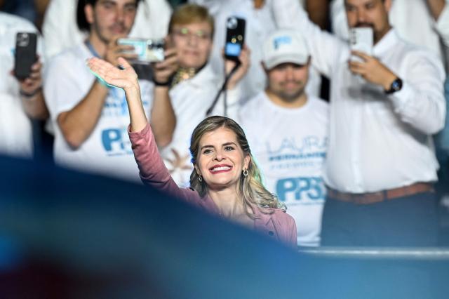 Costa Rica's presidential candidate of the Sovereign People party, Laura Fernandez, waves to supporters during her closing campaign in San Jose on January 29, 2026. Costa Rica will hold a presidential election on February 1, 2026. (Photo by Marvin RECINOS / AFP)