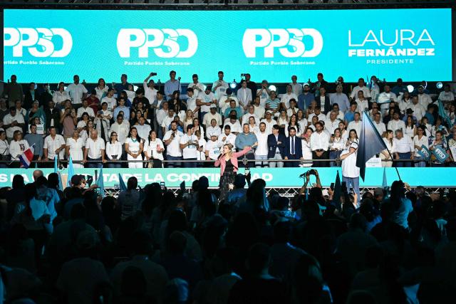 Costa Rica's presidential candidate of the Sovereign People party, Laura Fernandez, speaks during her closing campaign in San Jose on January 29, 2026. Costa Rica will hold a presidential election on February 1, 2026. (Photo by Marvin RECINOS / AFP)