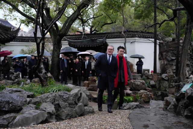 Britain's Prime Minister Keir Starmer (center-L) visits Yuyuan Gardens in Shanghai on January 30, 2026. (Photo by Kin Cheung / POOL / AFP)
