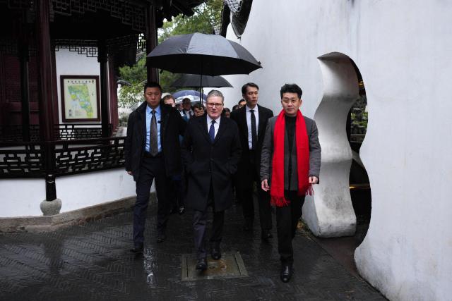 Britain's Prime Minister Keir Starmer (C) visits Yuyuan Gardens in Shanghai on January 30, 2026. (Photo by Carl Court / POOL / AFP)