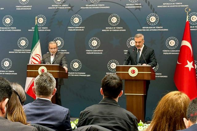 Turkish Turkish Foreign Minister Hakan Fidan (R) and Iran's Foreign Minister Abbas Araqchi (L) hold a joint press conference following their meeting in Istanbul on January 30, 2026. Iran's foreign minister was in Turkey today as Ankara led a diplomatic push to mediate between Tehran and Washington, after US President cooled threats of an imminent strike on the Islamic republic. (Photo by Fulya OZERKAN / AFP)
