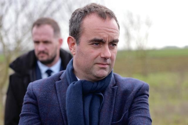France's Prime Minister Sebastien Lecornu meets with farmers as he tours an almond orchard during a visit to promote local and diversified agriculture, in Baigneaux, central France, on January 30, 2026. The prime minister is visiting the Eure-et-Loire department to launch the "contracts for the future" demanded by the Jeunes Agriculteurs (Young Farmers) union, aimed at diversifying production, notably in the face of climate change, and to present the Governments efforts to increase the share of local food in public procurement. (Photo by Thomas SAMSON / AFP)