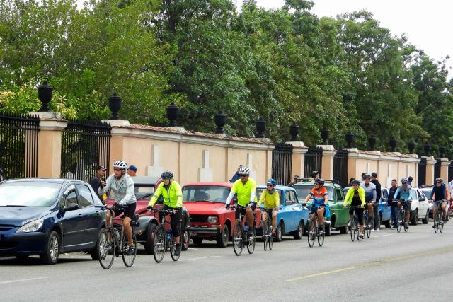 Tourists ride past cars waiting in line to refuel at a gas station in Havana on January 30, 2026. Cuban President Miguel Diaz-Canel on January 30, 2026, denounced US President Donald Trump’s attempt to “asphyxiate” the communist island’s economy under a “false pretext.” (Photo by ADALBERTO ROQUE / AFP)