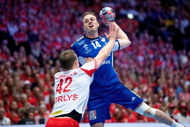 Iceland's Omar Ingi Magnusson (R) shoots against Denmark's Thomas Arnoldsen during the men's EHF Euro 2026 semi-finals handball match Denmark vs Iceland in Herning, Denmark, on January 30, 2026. (Photo by Bo Amstrup / Ritzau Scanpix / AFP) / Denmark OUT