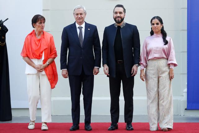 Chile's elected-president Jose Antonio Kast (2nd-L), his wife Maria Pia Adriasola (L), El Salvador's President Nayib Bukele (2nd-R), and his wife Gabriela Rodrigez (R) pose for a photo during a welcome ceremony at the Presidential House in San Salvador on January 30, 2026. (Photo by Oscar RIVERA / AFP)